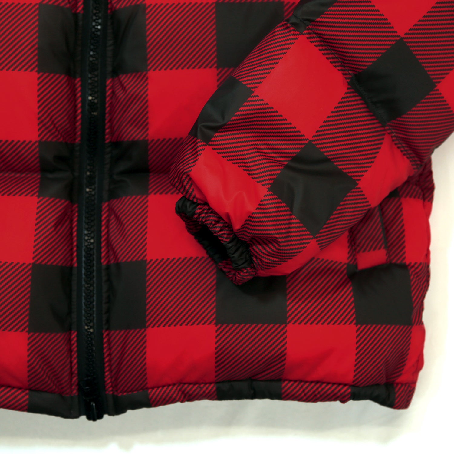 無駄を削ぎ落した、究極にシンプルな DOWN JACKET＆VESTが登場