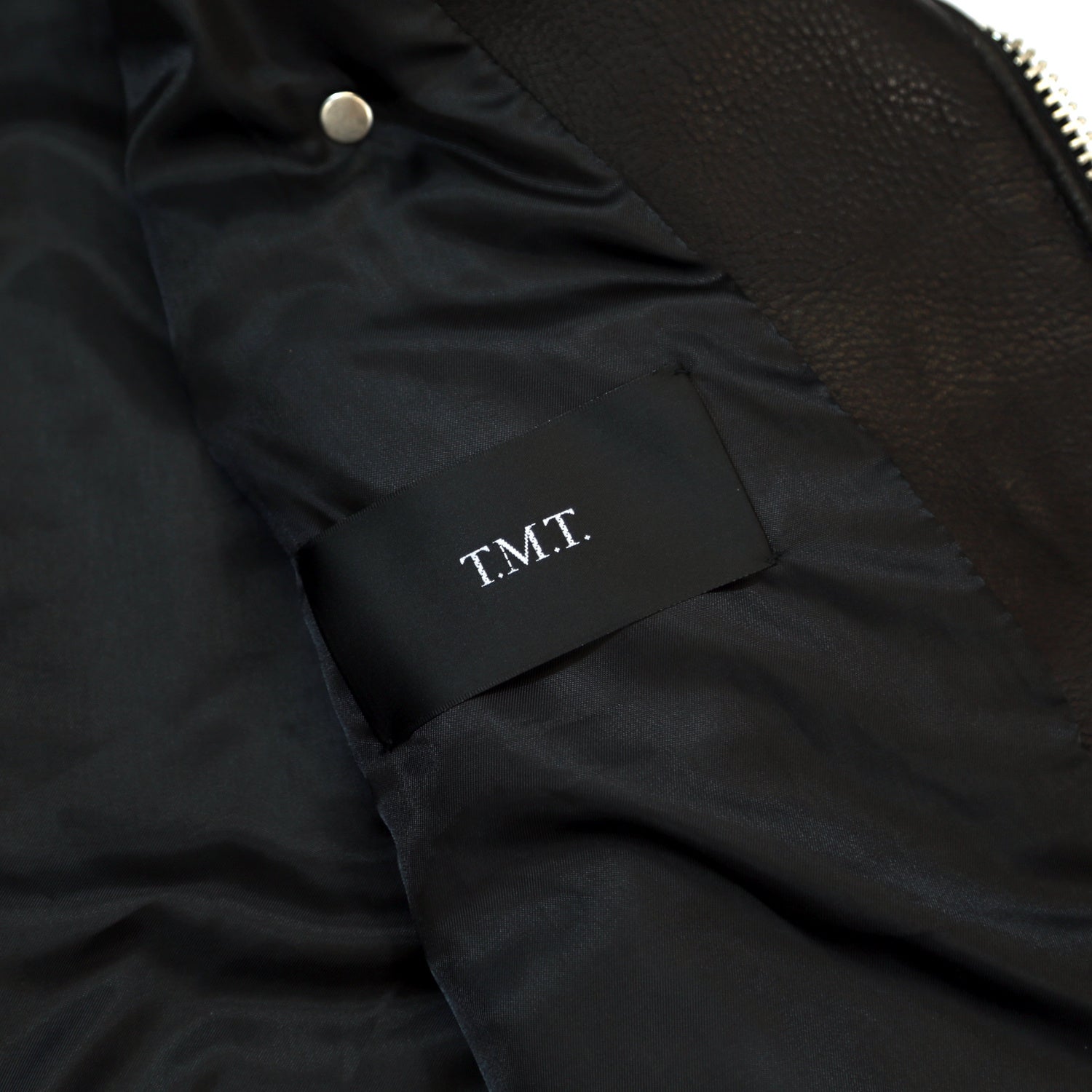 TMT × SCHOTT” コラボレーション企画第二弾。ライダースジャケットの