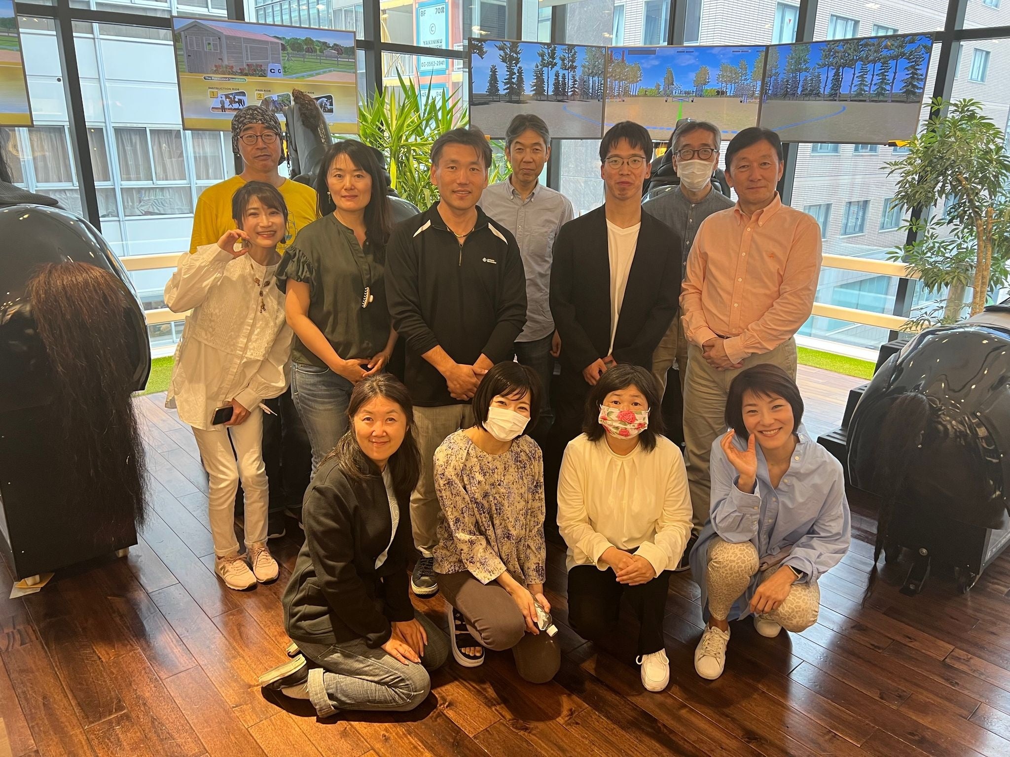 シミレーション乗馬体験時参加者＆選手記念撮影