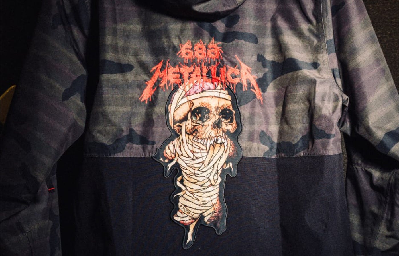 686 × METALLICA、2026-27コレクション発売。バンドのアートワークを纏うスノーウェアやフーディー、グローブなどが登場