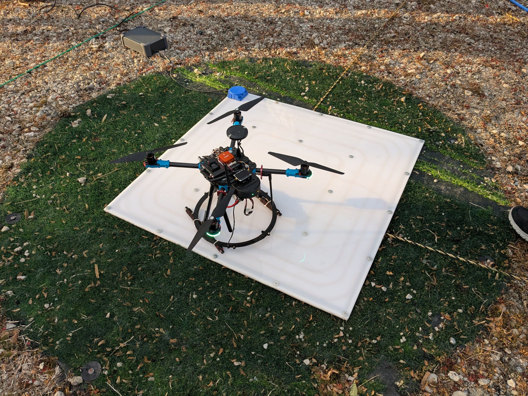 完全自動運用に貢献!ワイヤレス充電機能を備えた、「定時飛行ドローン」を開発 | 株式会社ビー・アンド・プラスのプレスリリース