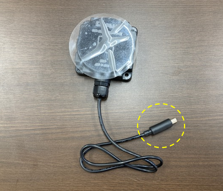 コネクタ接続タイプは、末端が専用コネクタとなっている。