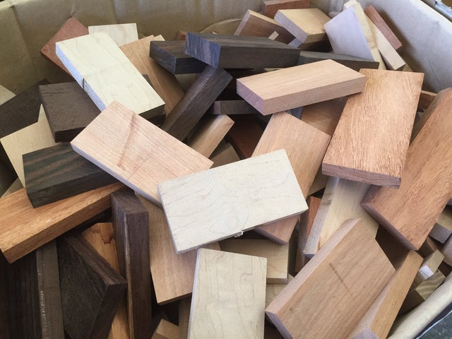 色も形も様々な端材