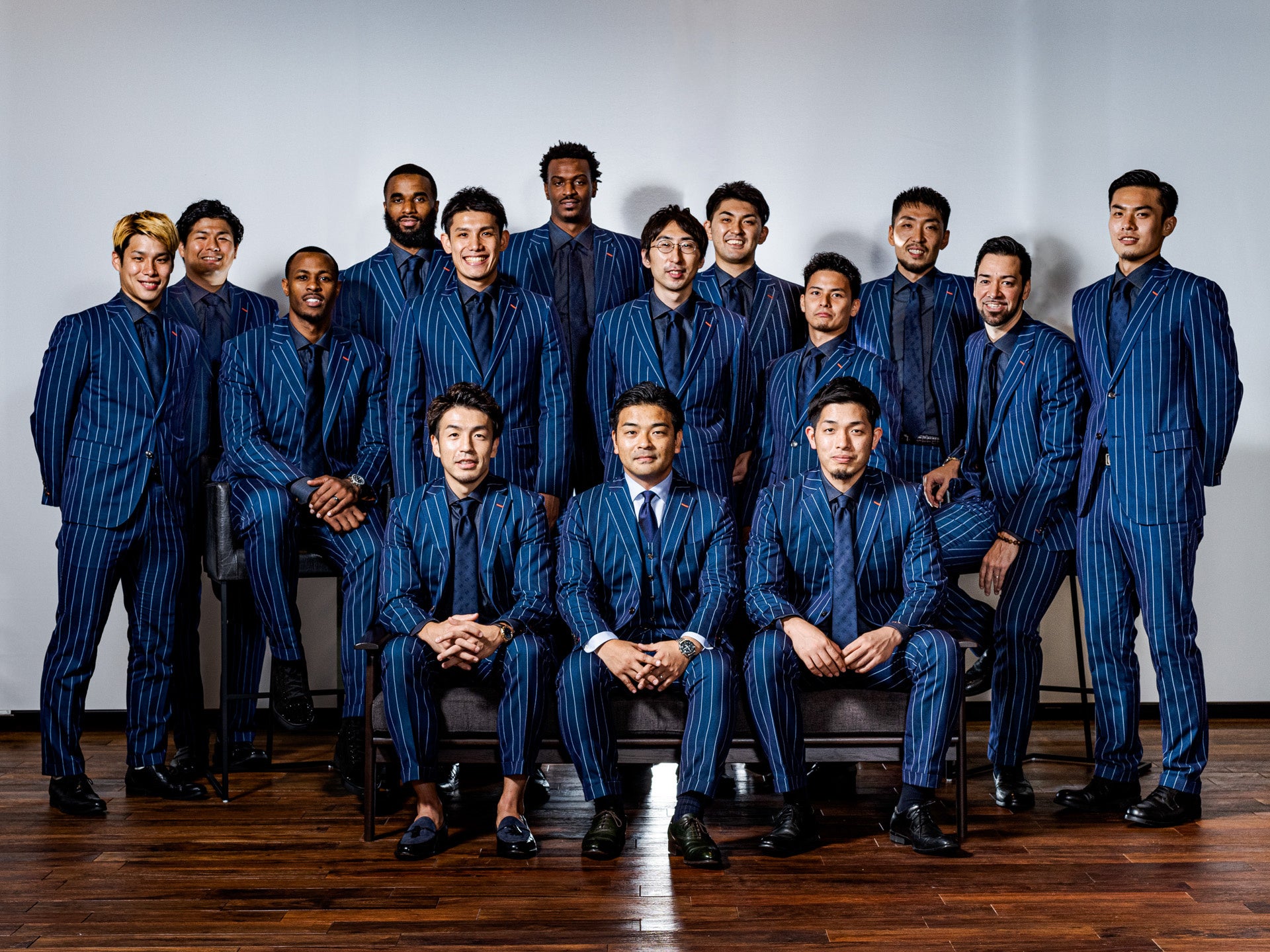 2019年Bリーグ参入時、デザインしたデニムスーツと選手