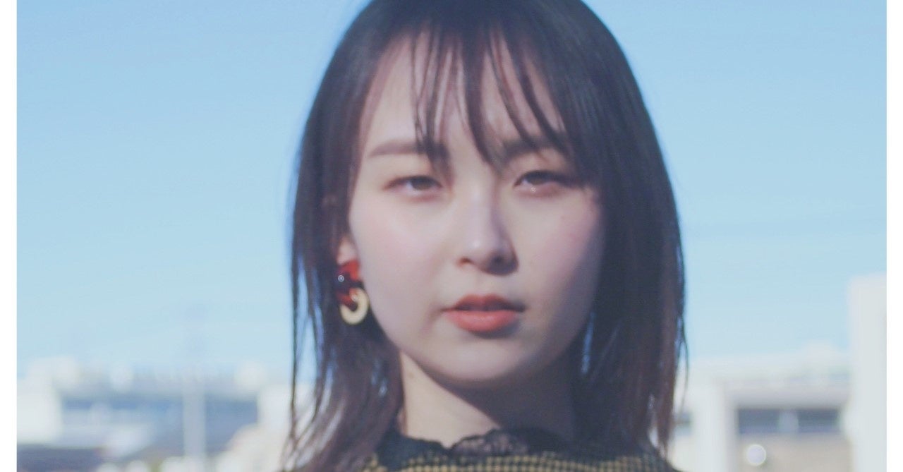 凛々しい美しさを持つ佳歩は、「それいゆ」のミューズにぴったりだ。