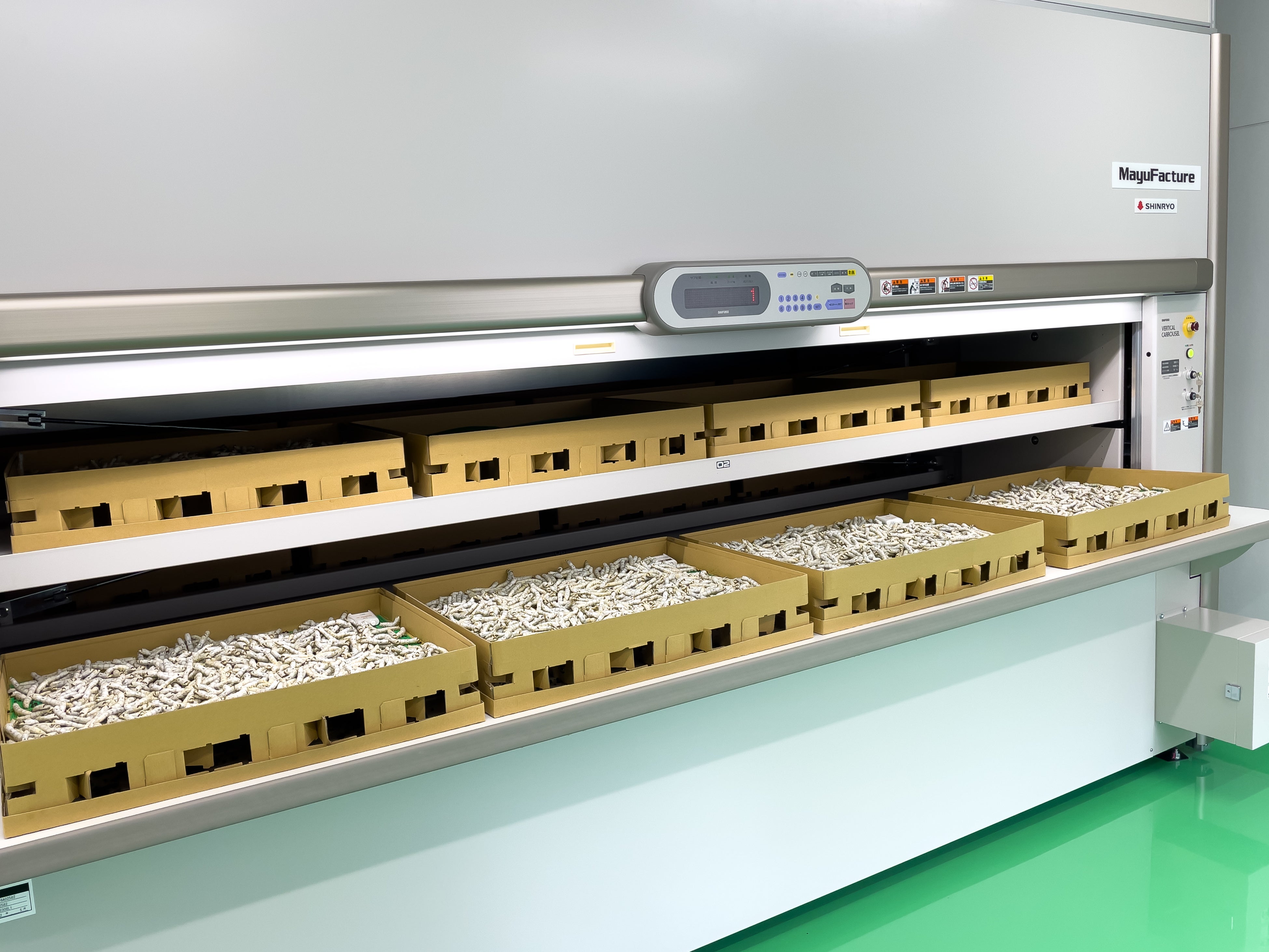 日本の養蚕業の高度な飼育管理のノウハウを工業的に再現した飼育装置「MayuFacture®」
