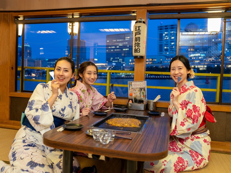 船上でのステーキ調理風景