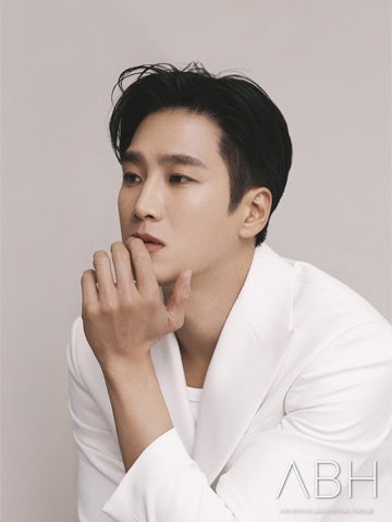 アン・ボヒョン直筆サイン　2Lサイズ写真…Ahn Bo-hyun… Amazon.co.jp: シンヒョンビン直筆サイン入り2Lサイズ写真…Shin