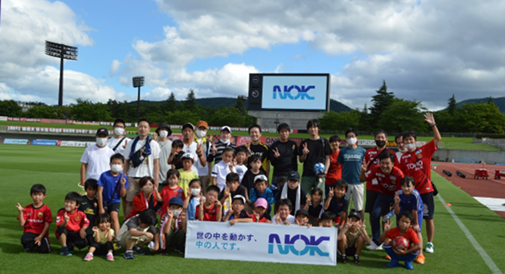 ２０２２年の「NOKスペシャルマッチ」、サッカー教室の様子　©Fukushima United FC