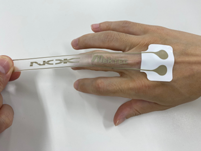 伸ばした状態のストレッチャブルFPC