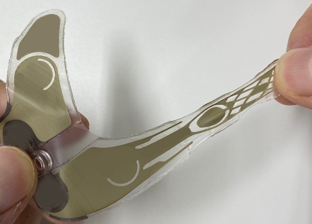 伸ばした状態のハイドロゲル付きストレッチャブルFPC（イメージ）