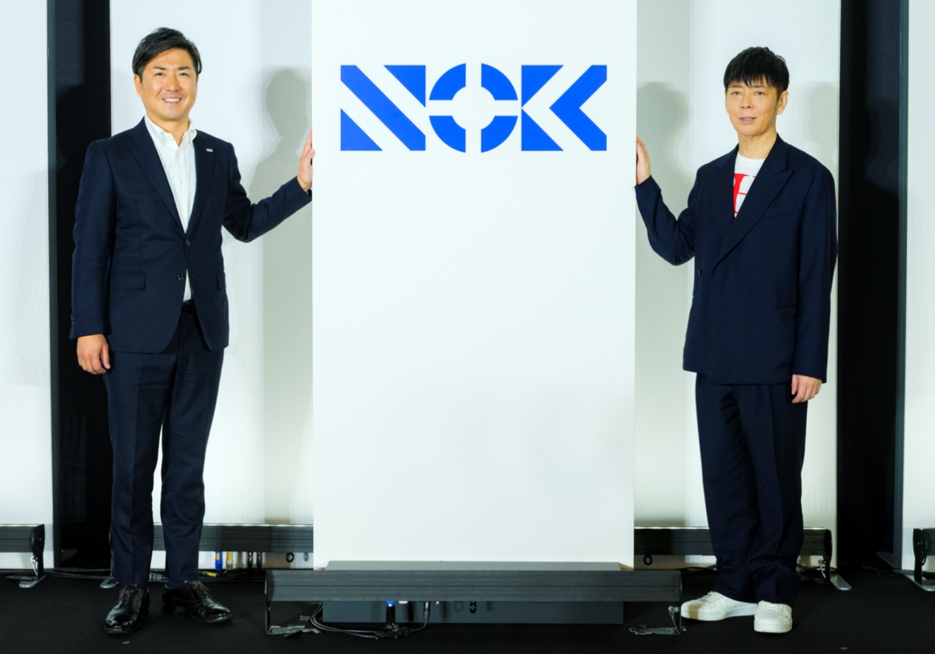 左より鶴正雄CEO、佐藤可士和氏