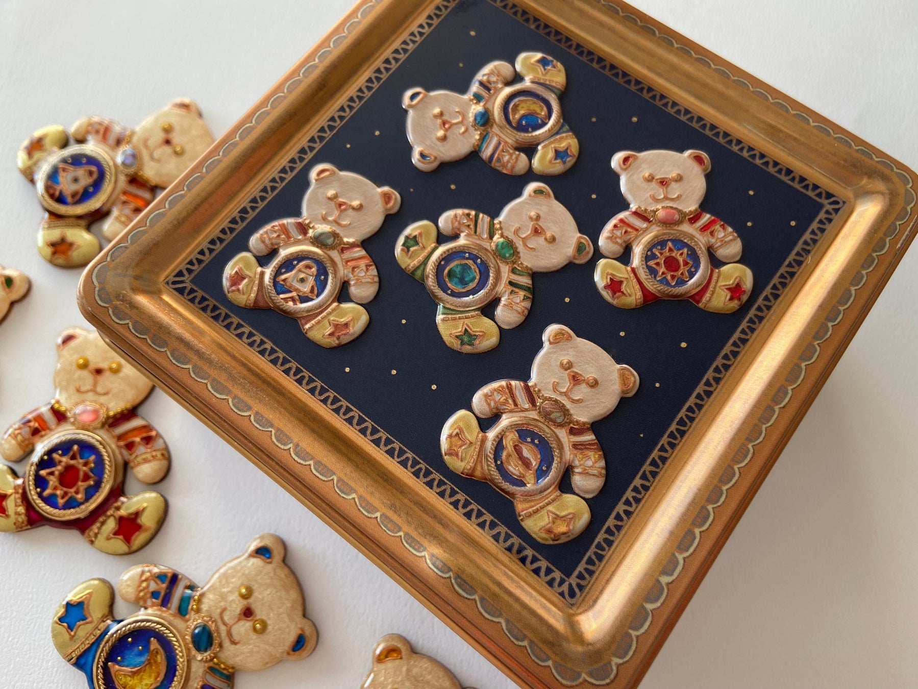 お洒落すぎる、低糖質スイーツ「ブローチ缶」新発売! | 株式会社ビーディ・ラボのプレスリリース