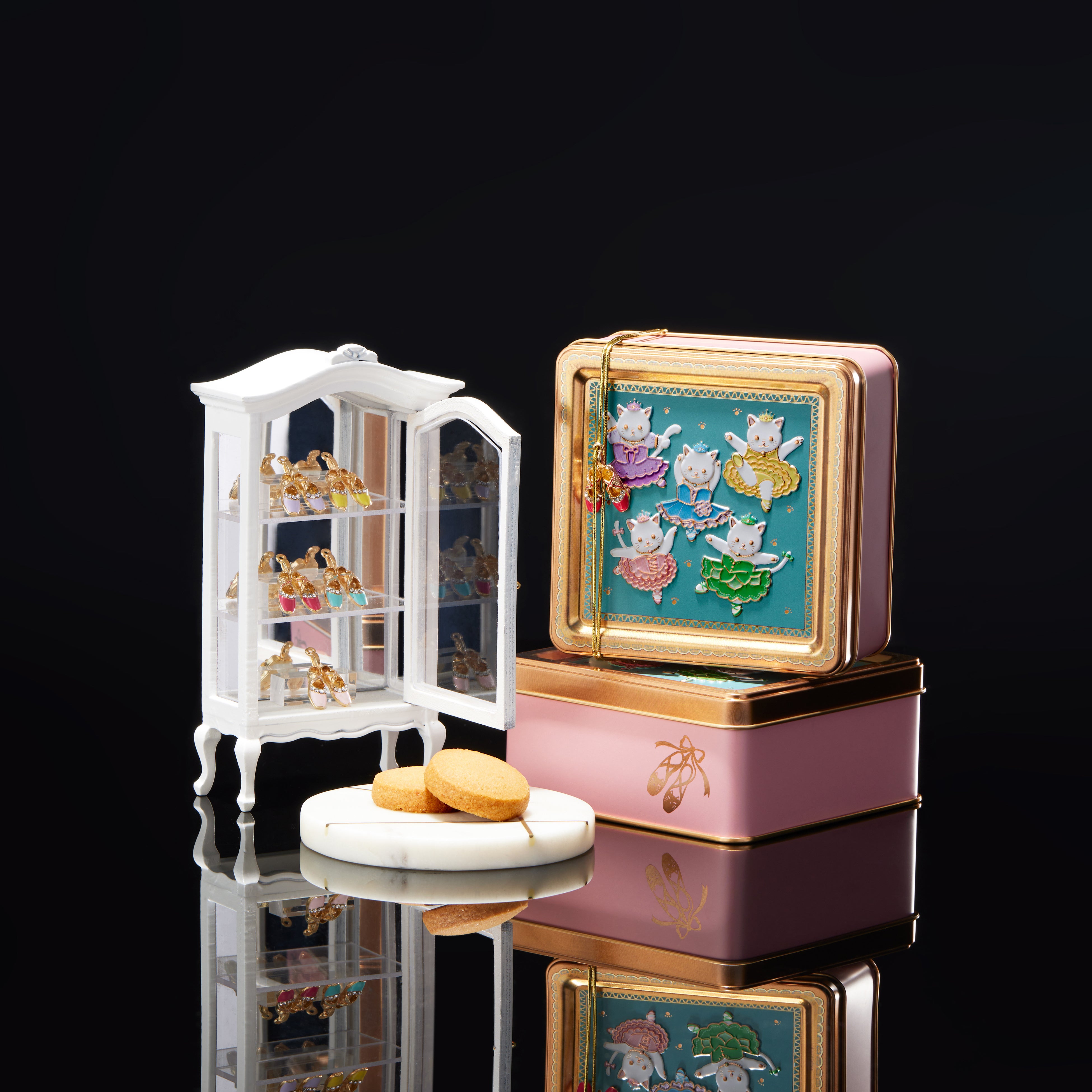 パンダの刺繍チャームが選べるお菓子缶「刺繍バッグ缶」が北海道初登場