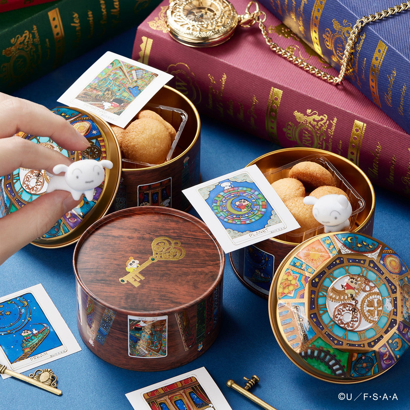 青山デカーボ クレヨンしんちゃん トレイン缶 4個セット 10月8日先行発売 青山デカーボ×クレヨンしんちゃん缶｜ベスト