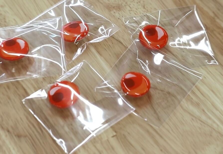 岩部さん手作りピンバッジ