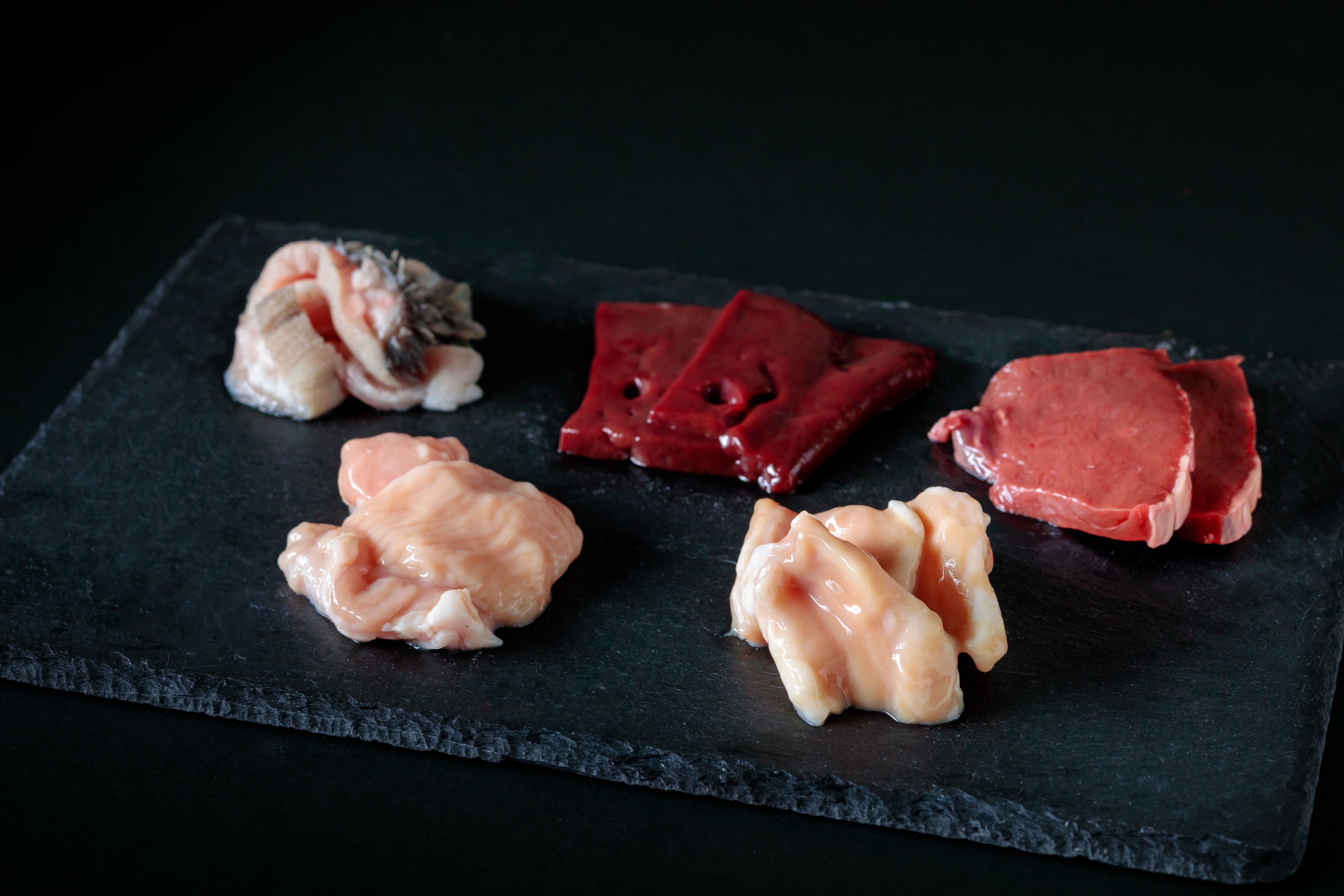 大腸と、小腸と、ミノと、レバーと、ハツのセット　約115g／約270g／約230g／約230g／約155g　　11パック　5,000円