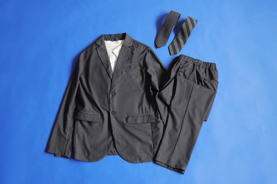 SY-00001　ジャケット　￥5,940 SY-00002　パンツ　￥4,950 SJ-00002　ストライプ柄ネクタイ　￥4,620 ZJ-00036　ドット柄ネクタイ　￥3,960