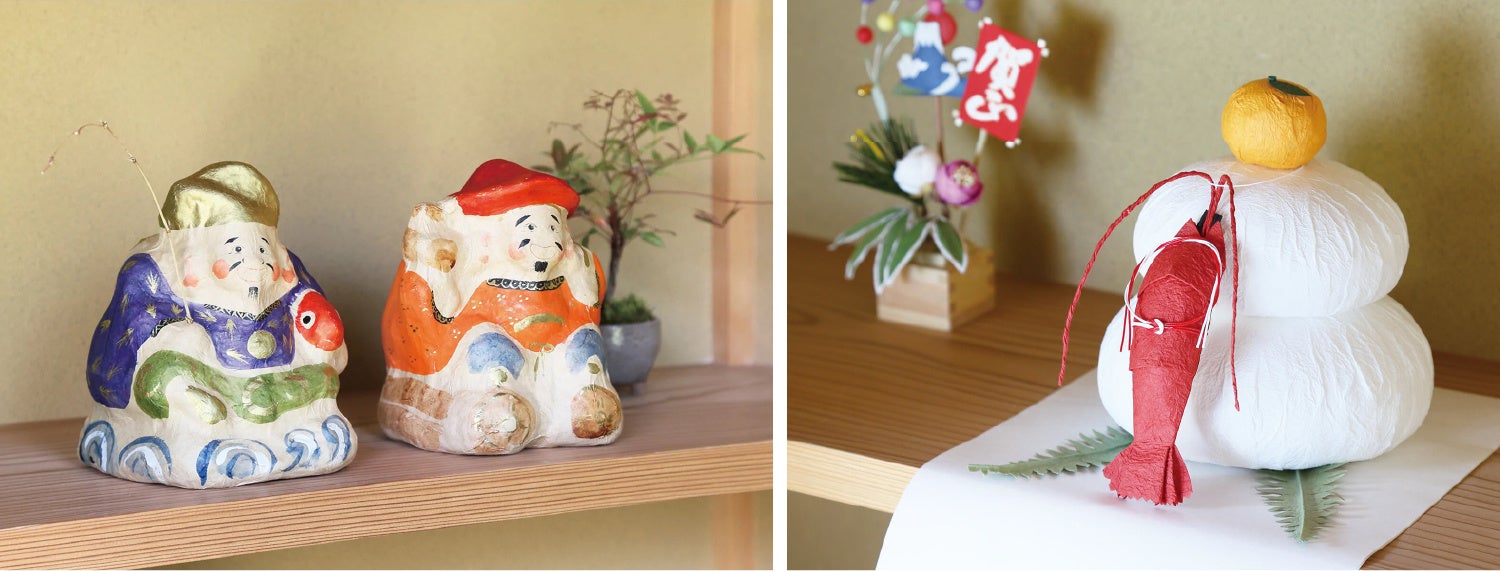 左：にっこりと微笑む恵比寿と大黒／右：和紙のお供えもち（鏡餅）