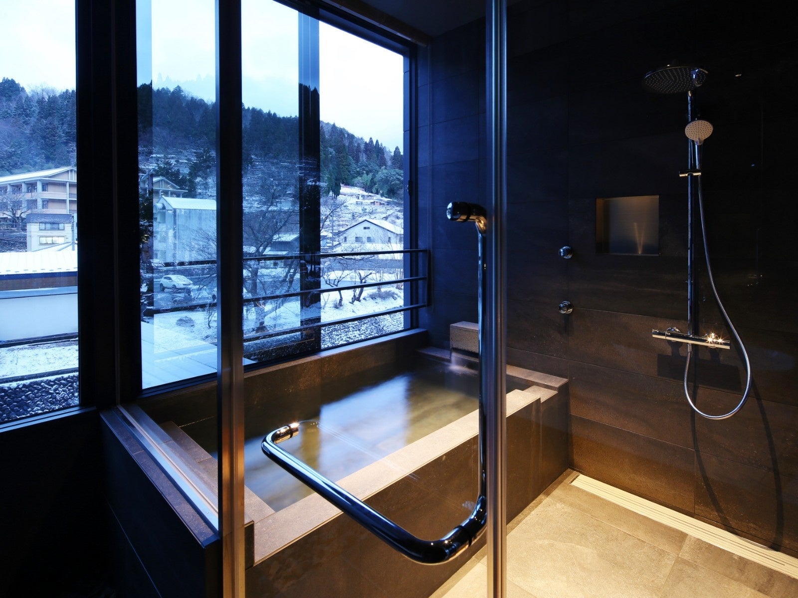 2023年2月誕生、温泉半露天風呂付き客室＜かわみ＞スタイリッシュツイン【45平米／定員3名】