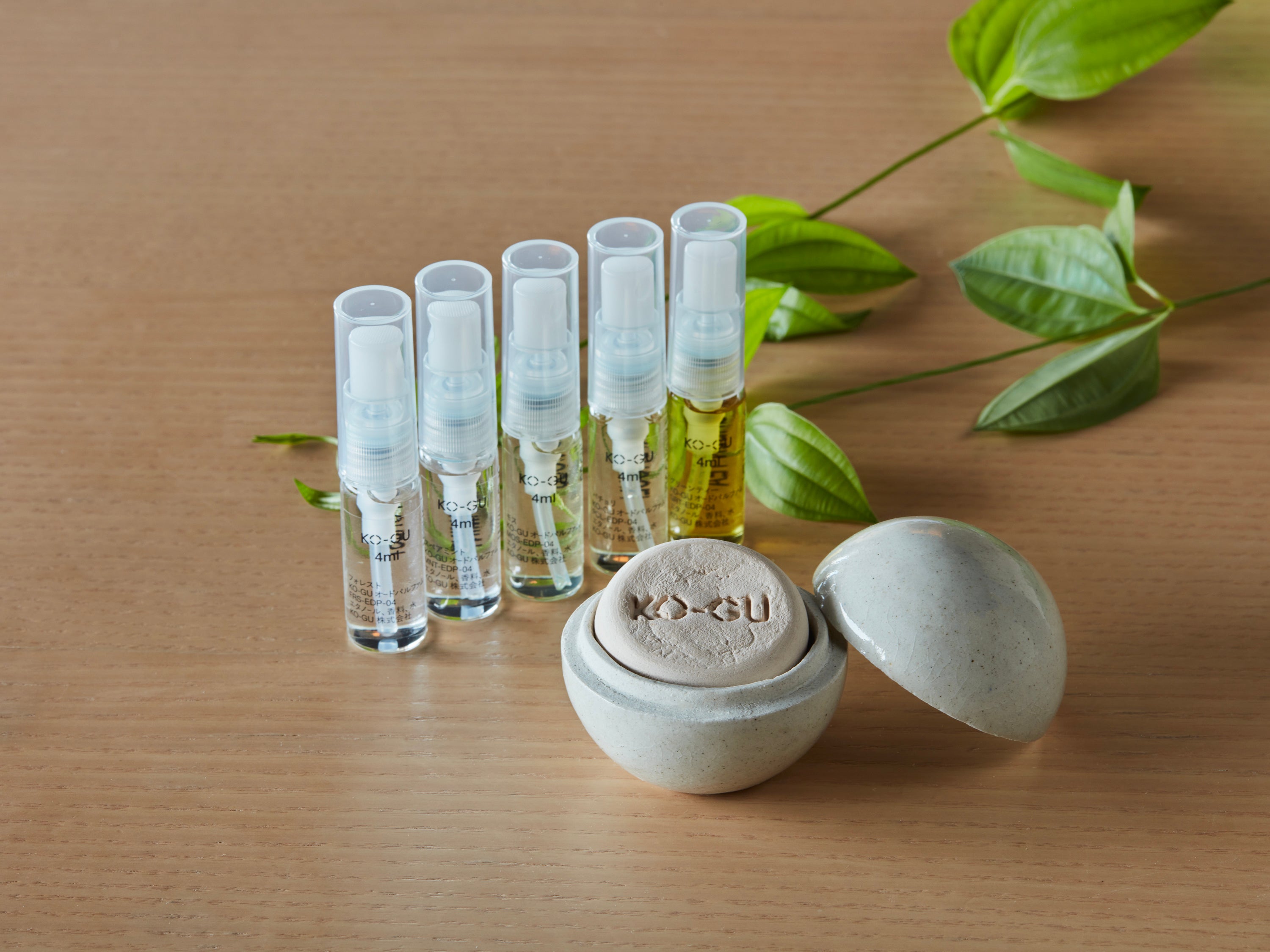 KO-GUのフレグランス5種類「モス」「フォレスト」「スペアミント」「グリーンティー」「パチョリ」と香合