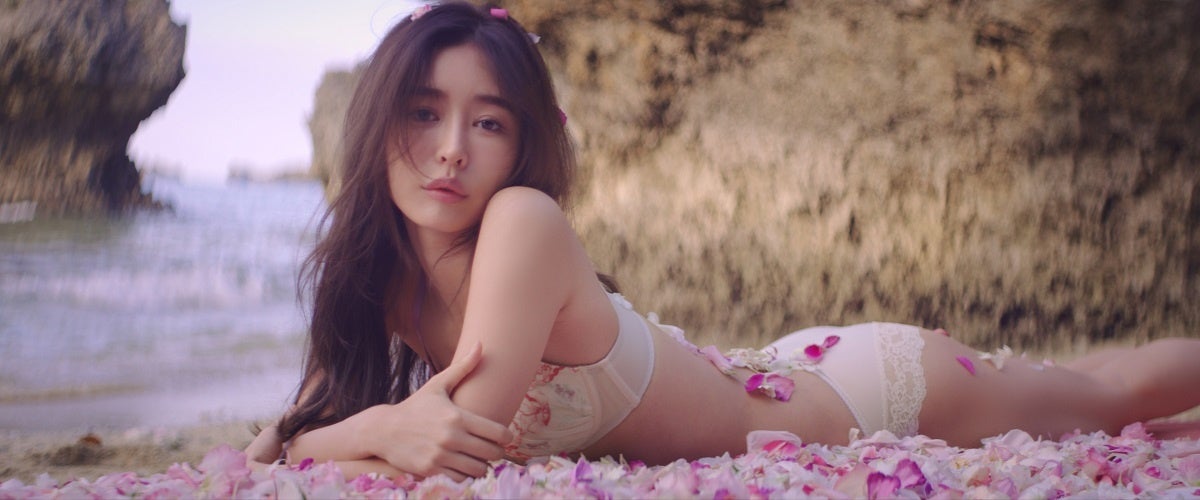 着用商品：［BRAGENIC＋（ブラジェニック プラス）］＜BMI430・PIカラー＞5月下旬発売予定