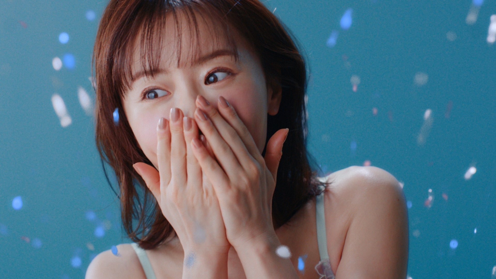 ハグされるようなここちよさが続く［ハグするブラ］新発売 女優