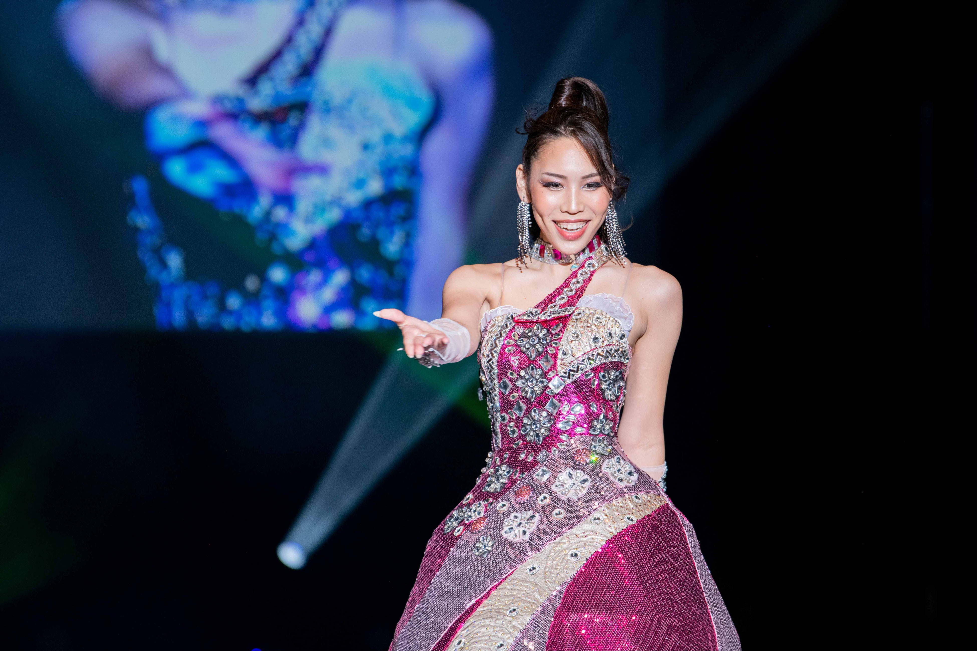 グランプリ獲得のともさん©MISS INTERNATIONARL QUEEN JAPAN 2023