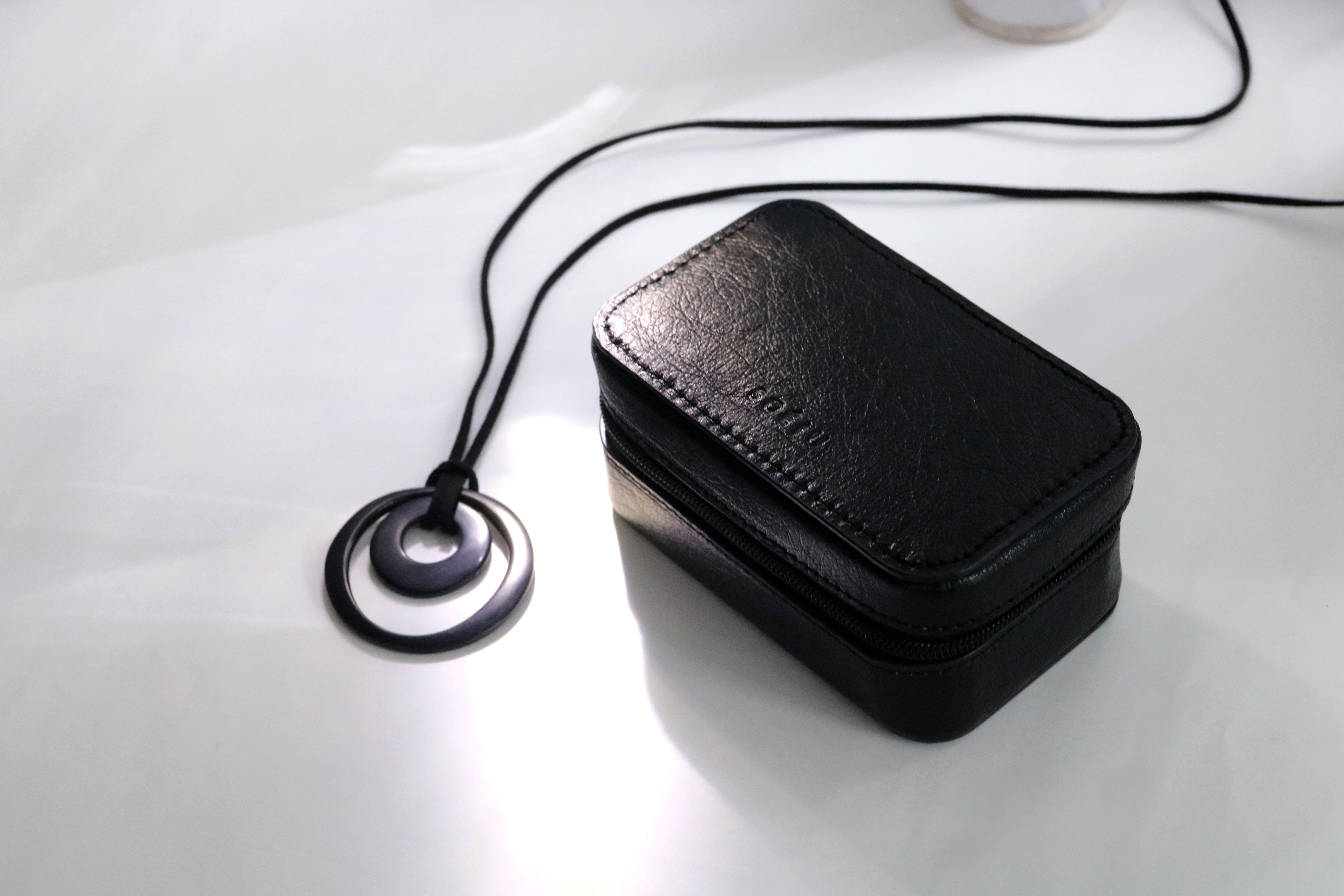 HASUNA初のヴィーガンレザー商品が発売。SOÉJUとのコラボレーション