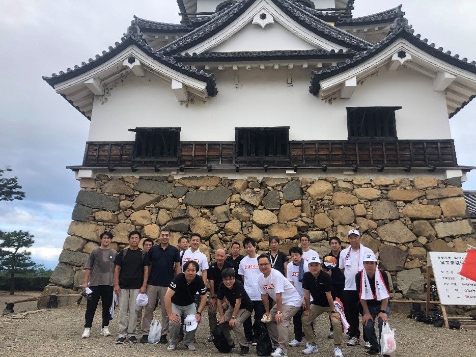 【HKB】HKBの3社が、彦根城で初開催の「国宝五城天守合同床磨き」に参加しました