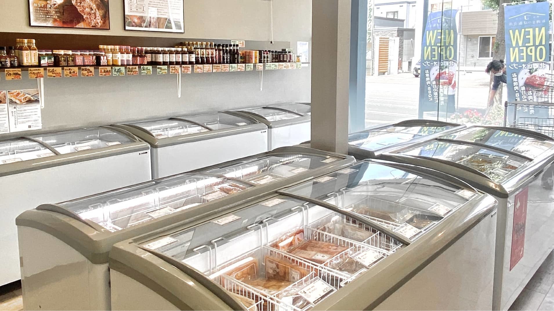 【店舗内観】明るく清潔的な店内には常に豊富な商品をご用意しています