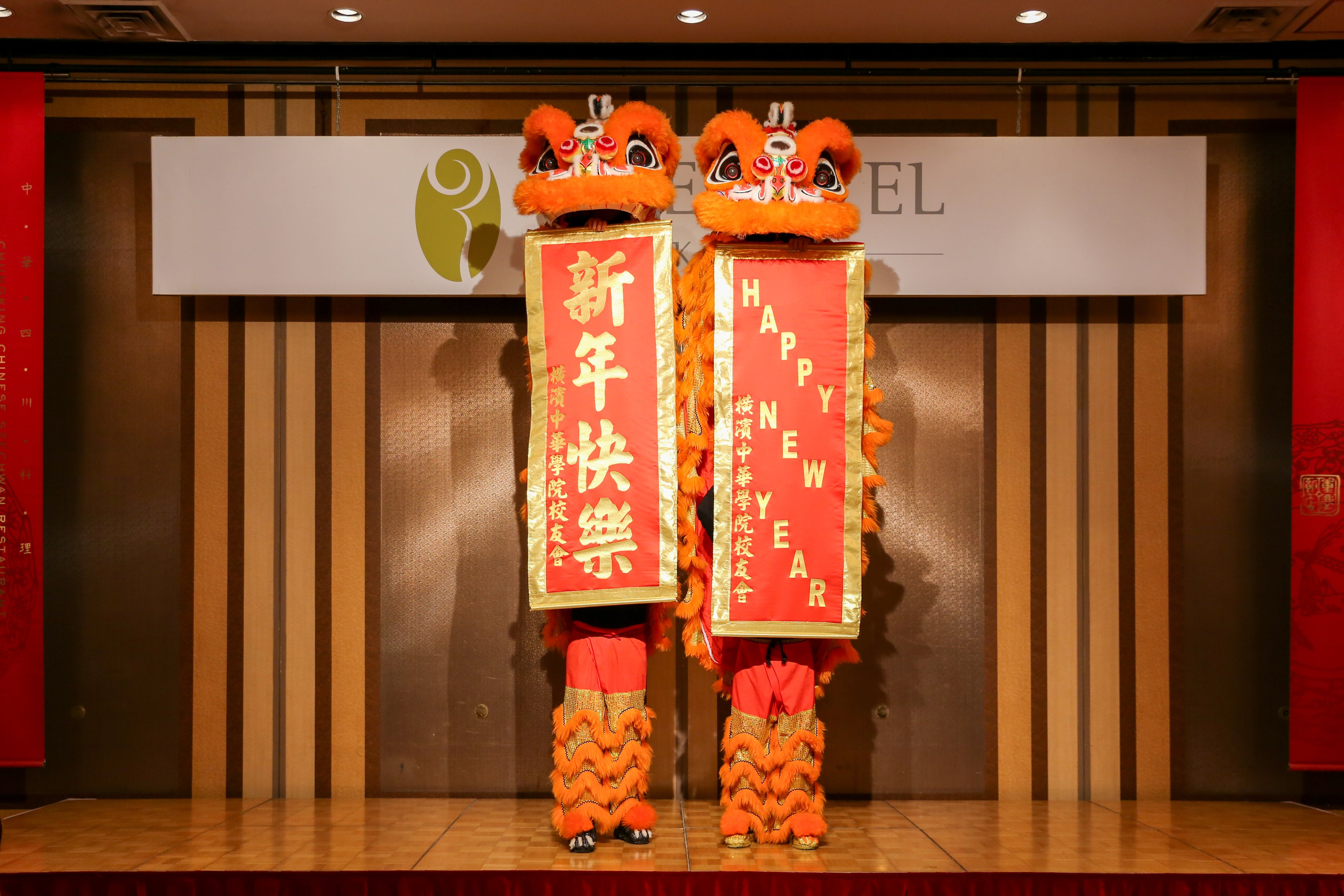 横浜中華街 重慶飯店本館売店の人気焼き物がシェフサービスで登場!「開運!中国獅子舞バイキングショー2026」開催