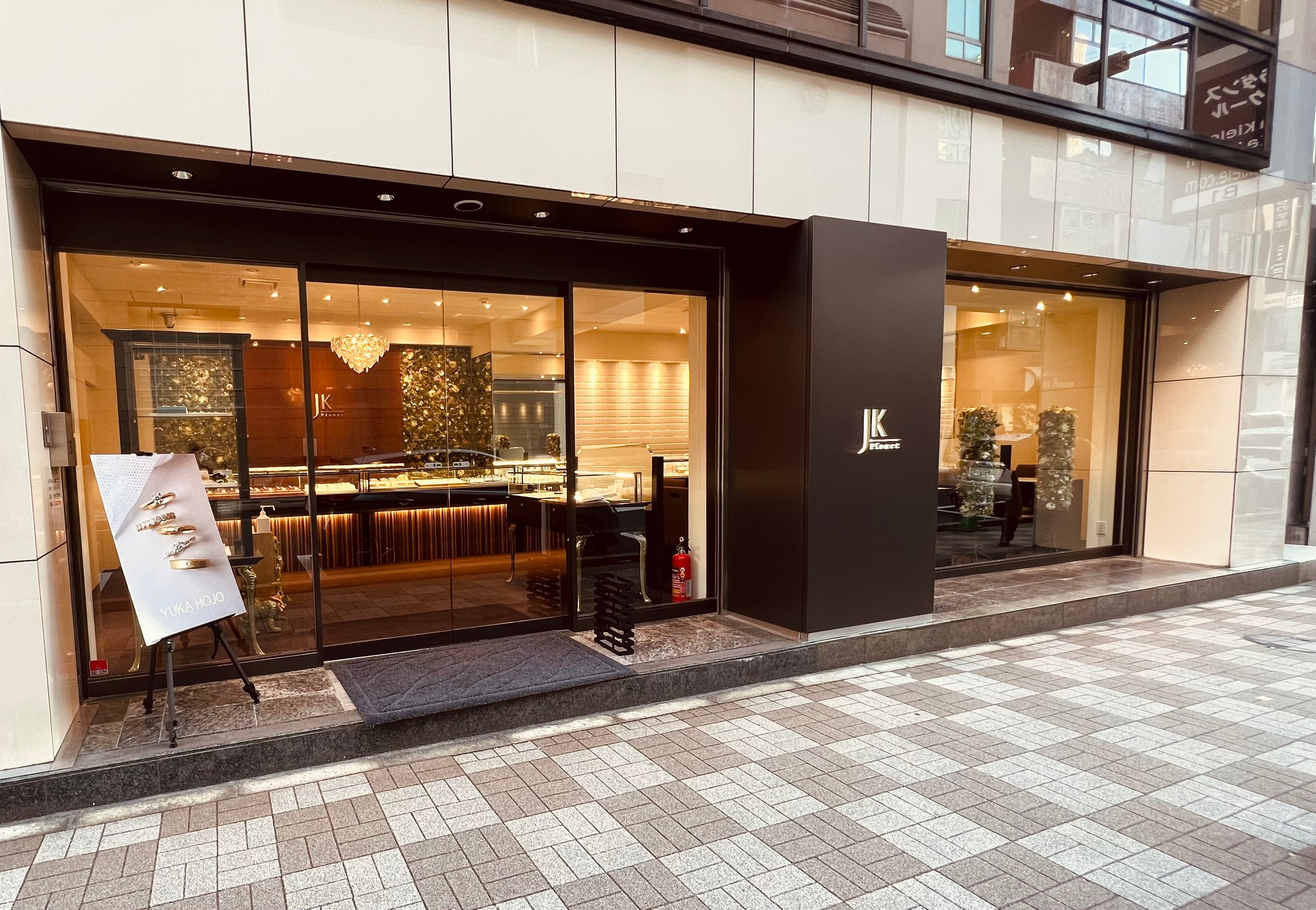 JKPLANET銀座2丁目店 外観（映画『SEE HEAR LOVE』ロケ地・ダイヤモンド・婚約指輪・結婚指輪専門店）