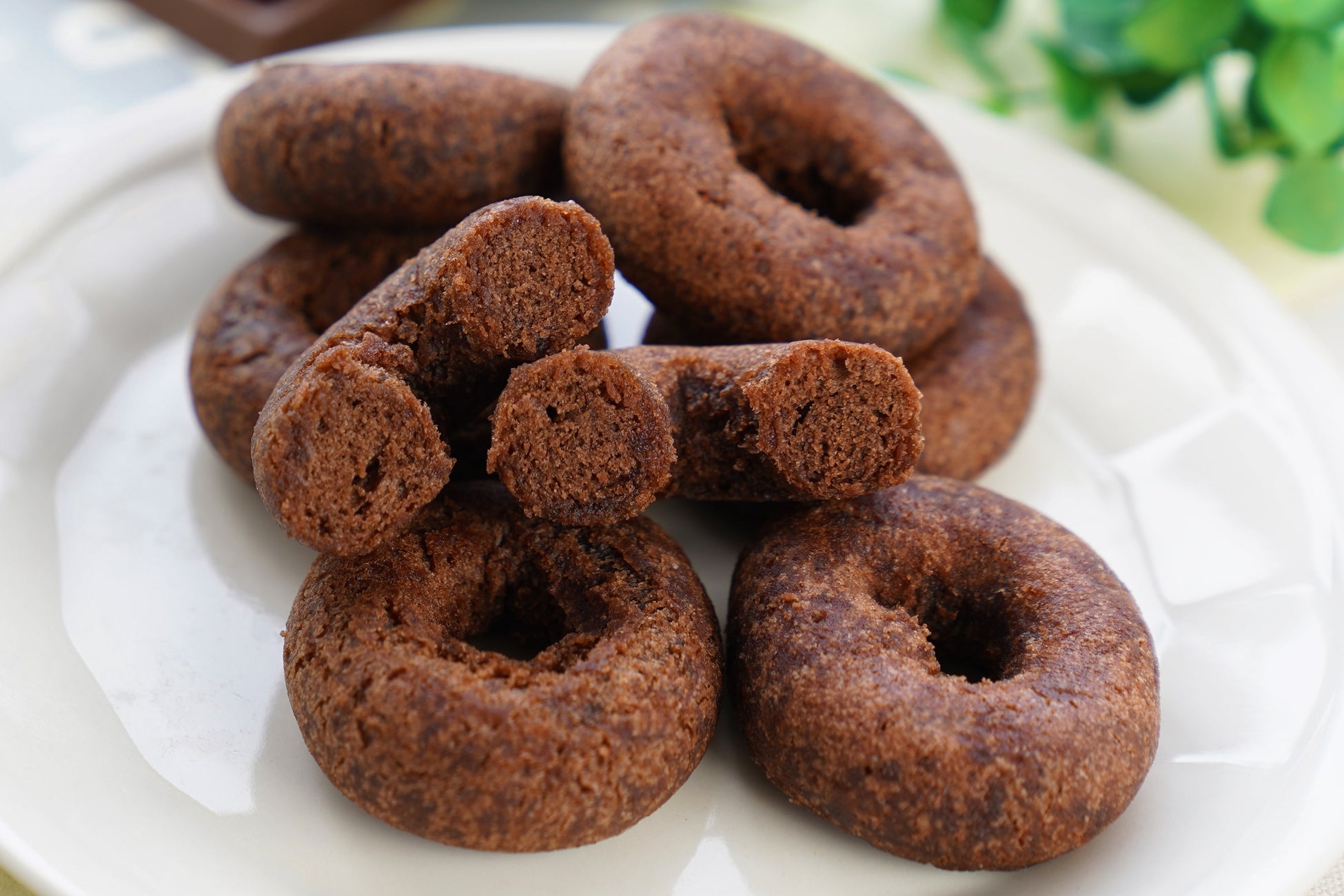 くまモンパッケージが熊本県牛乳使用をアピール 深く豊かな味わいの ミルクチョコドーナツ 東京カリント株式会社のプレスリリース くまモンパッケージが熊本県牛乳使用をアピール 深く豊かな味わいの ミルクチョコドーナツ 東京カリント株式会社のプレスリリース