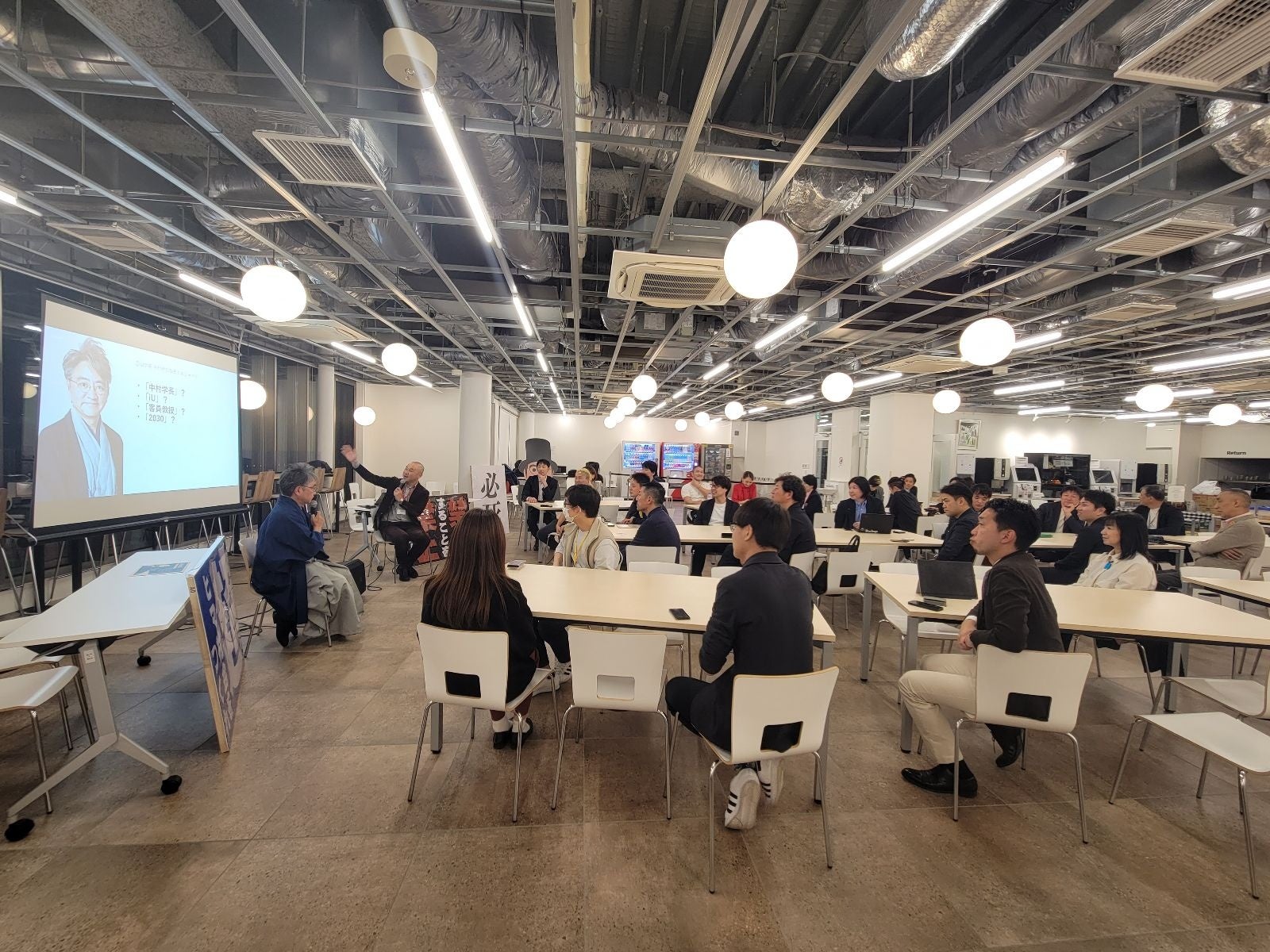 iU客員教授祭_中村学長ディスカッションの様子