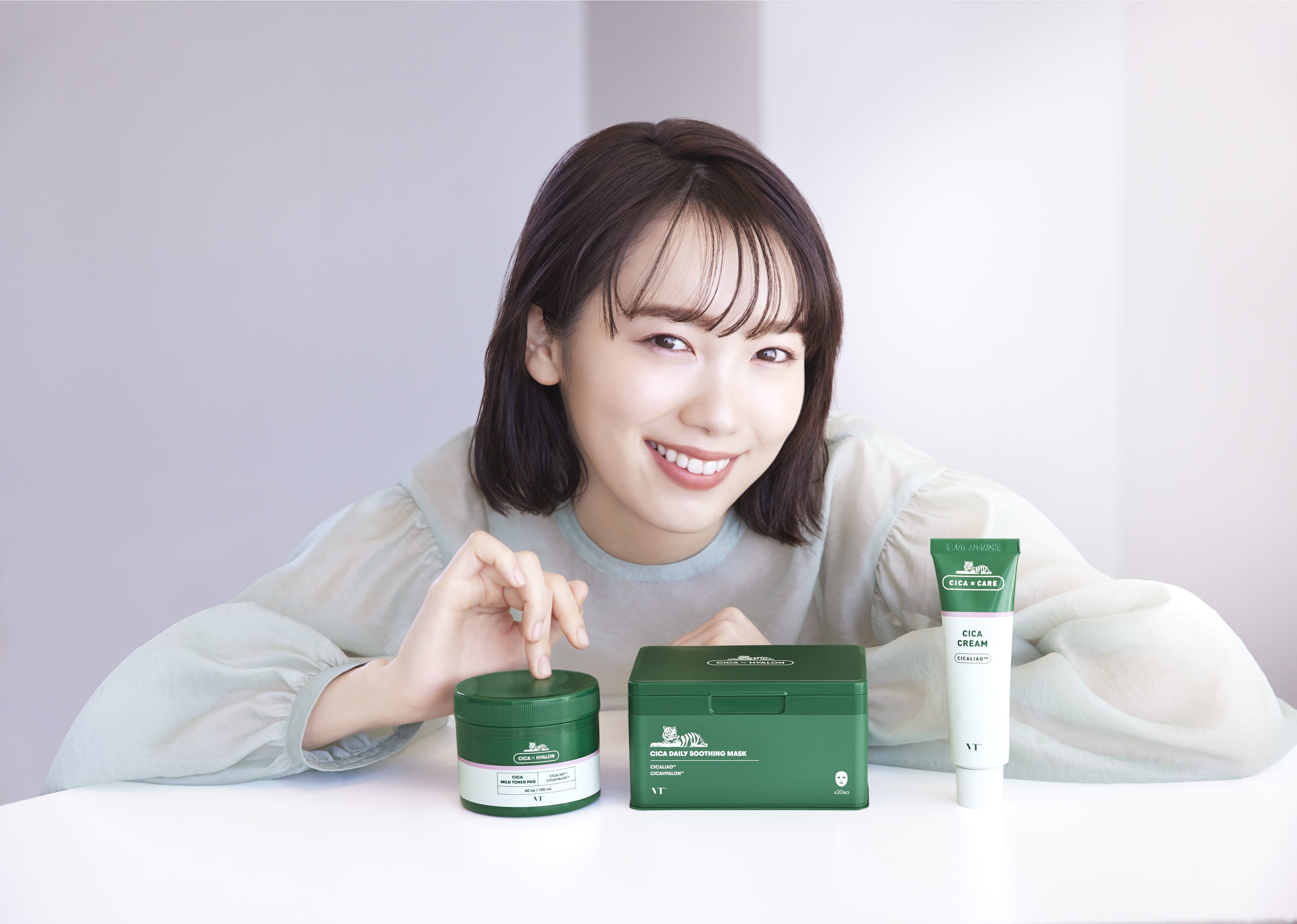 韓国の人気スキンケアブランド Vt Cosmetics ブランドミューズの飯豊まりえさんを起用した新ビジュアルを公開 Vt Cosmeticsのプレスリリース