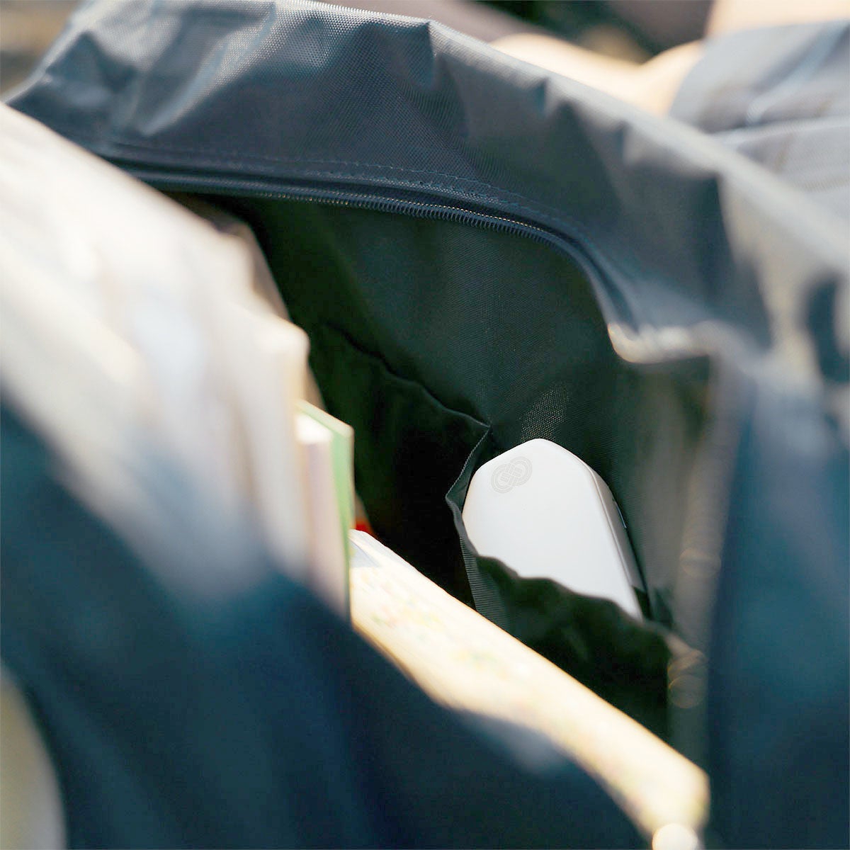 バッグに入れてピンチの時は振動検知で起動。