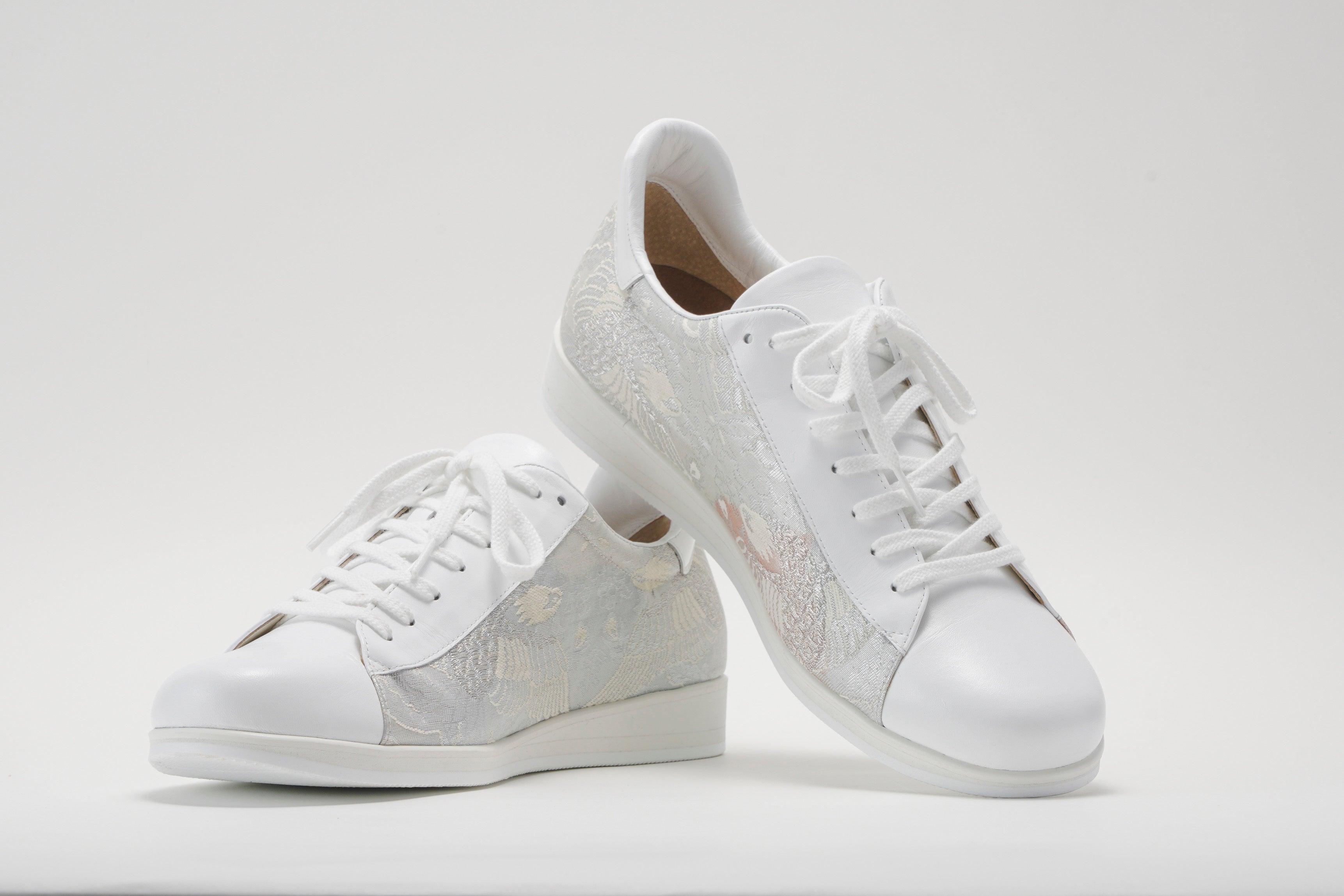 ⑥ホワイト（紐白）