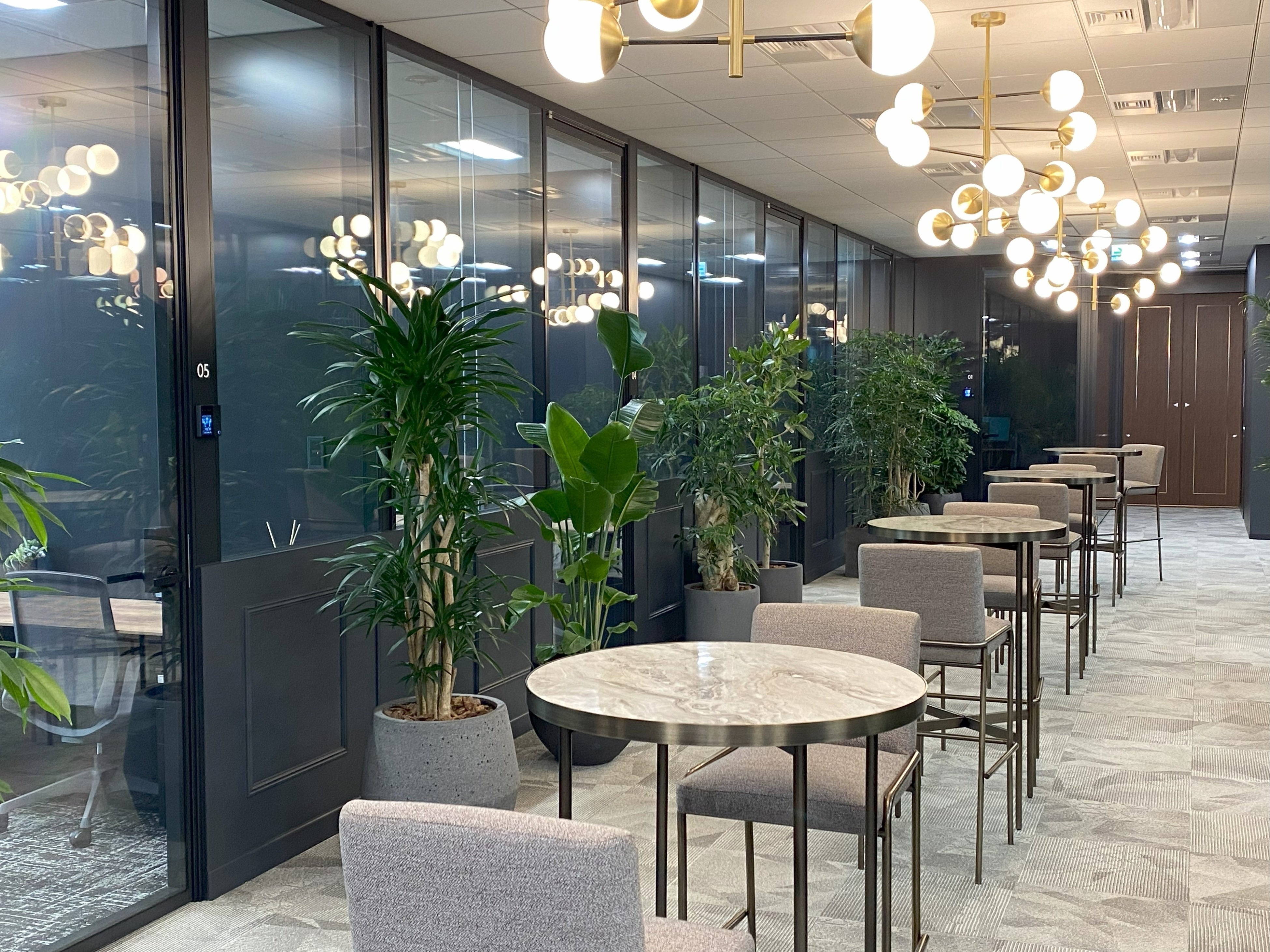 テナント前商談スペースに溶け込む