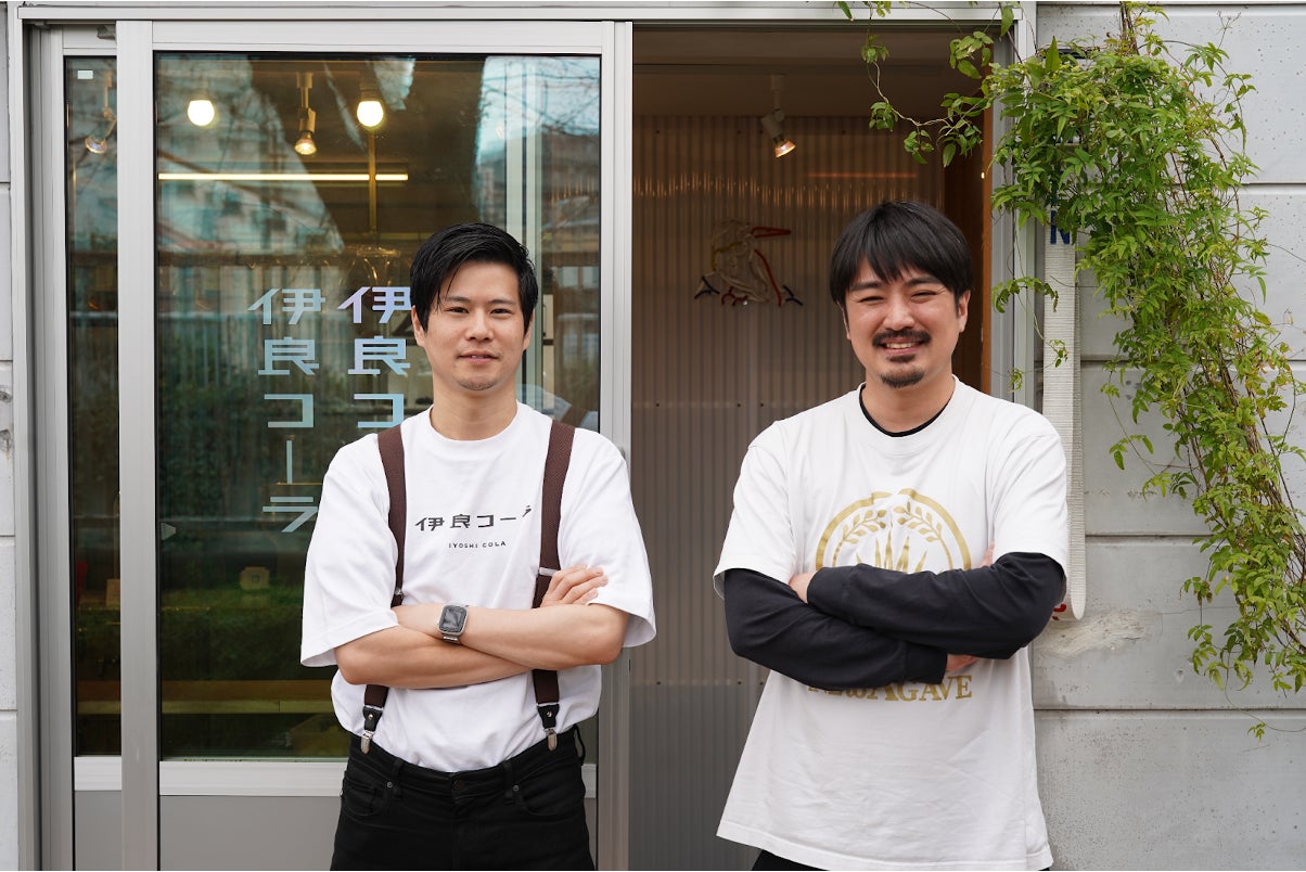 「伊良コーラ」と酒蔵がコラボ!コーラ粕を再利用したお酒「稲とアガベ」「haccoba」2023年6月に同時発売決定! 「伊良コーラ」と酒蔵がコラボ!コーラ粕を再利用したお酒「稲とアガベ」「haccoba」2023年6月に同時発売決定!