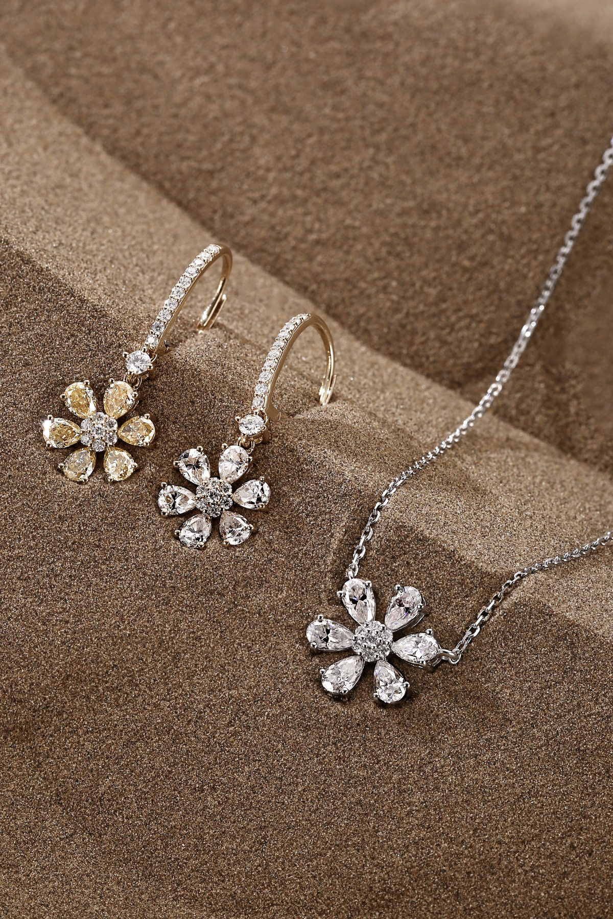 サステナブルジュエリーブランド『RAVICHARME（ラヴィシャルム