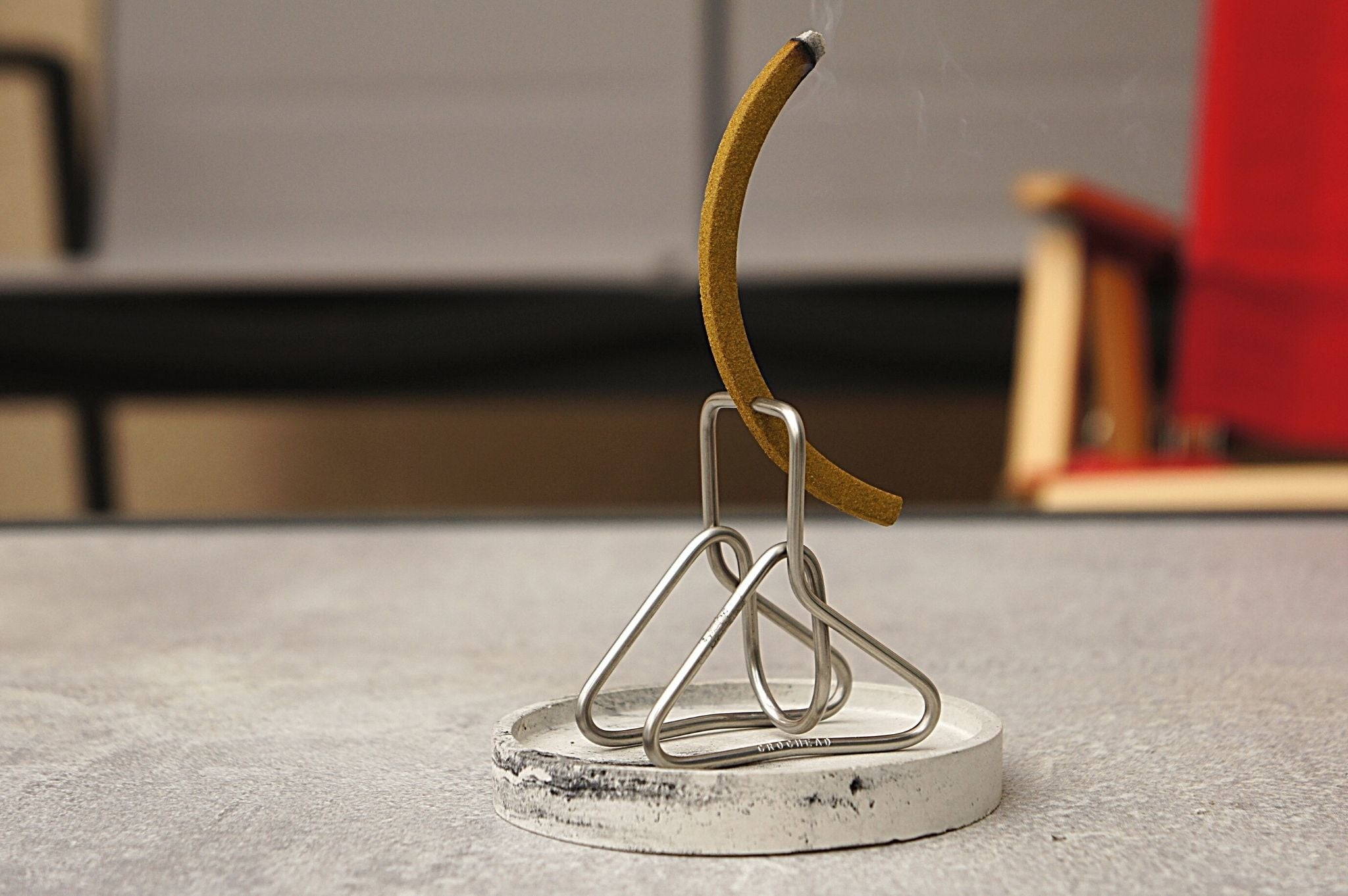 残り少ない蚊取り線香をホールド