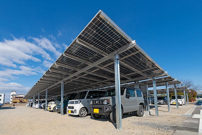 埼玉製作所内に設置したソーラーカーポート