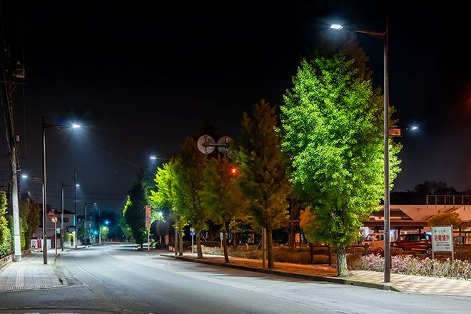 行田市の街路灯をLED照明に更新し一元管理を実現。約65%の電気料金削減を計画し、維持管理・運用をスタート