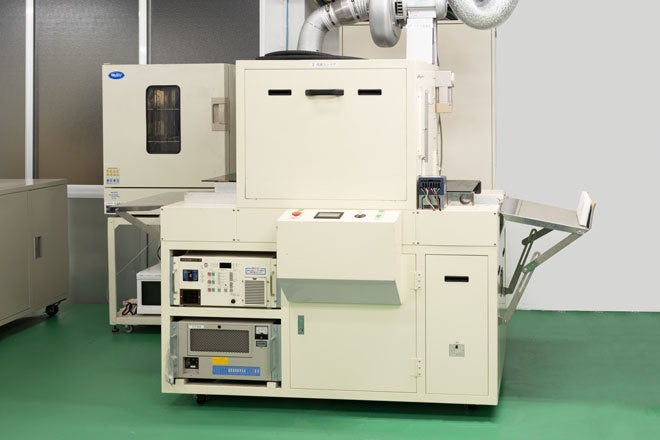 最大300m／minの高速コンベア。UVインキ印刷など高速処理の検討が可能