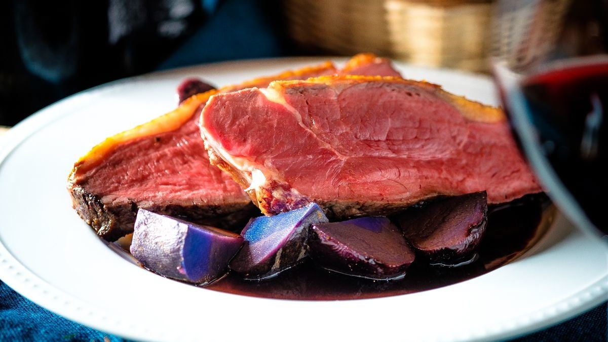 ペリグリーソースで食べる国産ローストビーフ