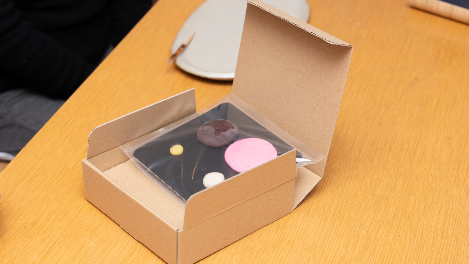 体験キットの箱を開けた画像