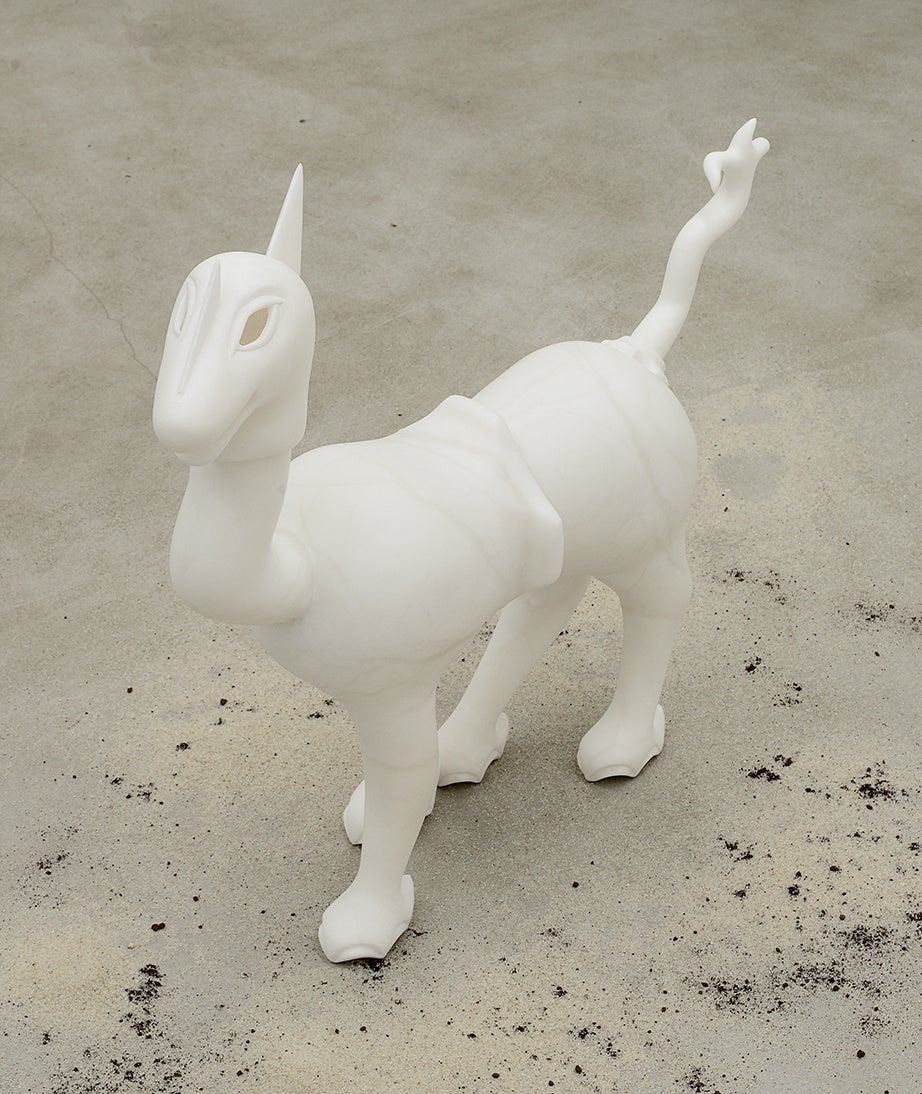 Francesco Cavaliere&nbsp; &nbsp;Dite sbadiglio di Evaporite, White alabaster, sound. 54 x 48 x 21 cm, 2022