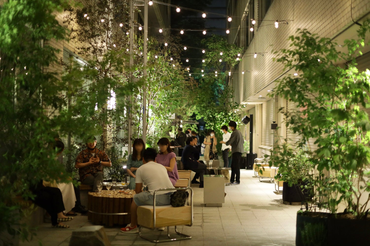 屋外バーラウンジ「Slit Park」