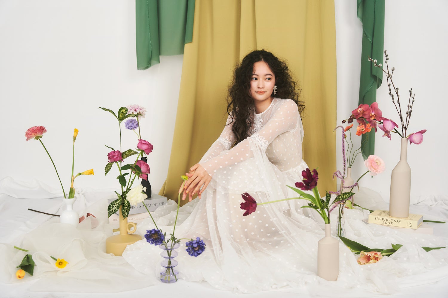 スタジオ撮影では、プロップスタイリストもサポートいたします